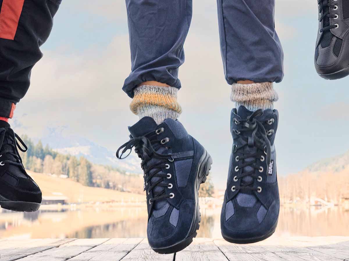 BÄR Schuhe Unisexschuhe Innsbruck in dunkelblau aus Rindveloursleder, Funktionstextil - Anlass: Wanderstiefel (Emotionsbild) BÄR Schuhe Unisexschuhe Wanderstiefel Innsbruck dunkelblau Rindveloursleder, Funktionstextil Emotionsbild