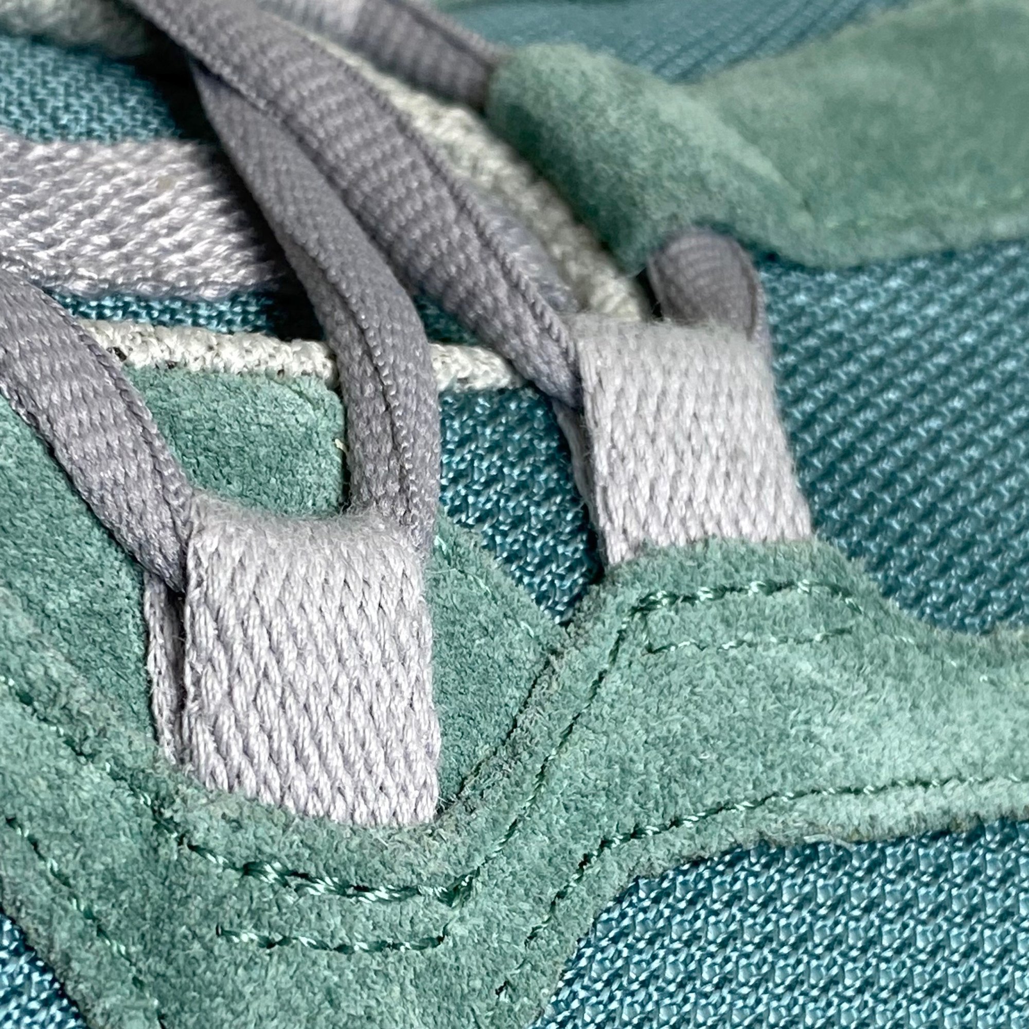 BÄR Schuhe Unisexschuhe High Performance 2.5 in agavengrün aus Kalbveloursleder, Textil - Anlass: Laufschuhe (Produktbild) BÄR Schuhe Unisexschuhe Laufschuhe High Performance 2.5 agavengrün Kalbveloursleder, Textil Produktbild