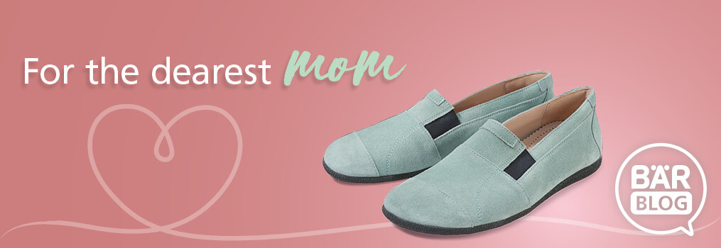 Comfortable Shoes for Moms - Ideal Gift for Mother's Day Light green slip-on shoes with a heart design, perfect gift for mothers.