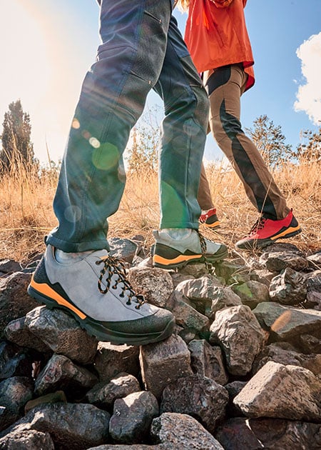BÄR Schuhe Damenschuhe Bergkomfort Wanderschuh in dunkelgrau aus terracare® Rindnubuk wasserabweisend - Anlass: Wanderschuhe (Emotionsbild) BÄR Schuhe Damenschuhe Wanderschuhe Bergkomfort Wanderschuh dunkelgrau terracare® Rindnubuk wasserabweisend Emotionsbild