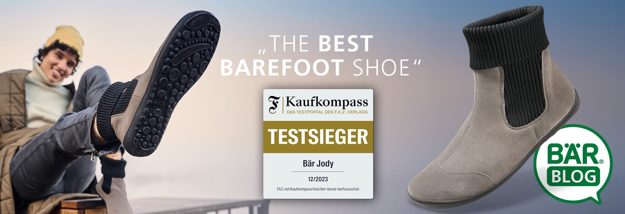 Award-winning Barefoot Shoe by BÄR: Best Choice for Comfort and Style Young person wearing award-winning BÄR barefoot shoes, featuring test winner badge and stylish design.