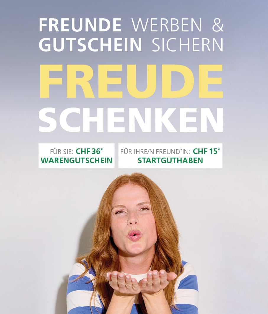 Freunde werben und Gutscheine sichern – Freude schenken Frau mit langen Haaren in blau-weißem Streifen-Shirt bläst einen Kuss. Text: Freunde werben & Gutschein sichern, CHF 36 Warengutschein, CHF 15 Startguthaben
