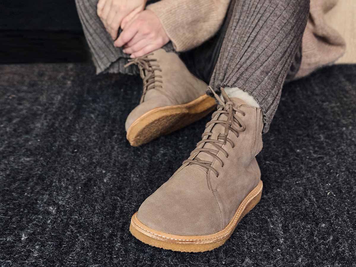 BÄR Schuhe Damenschuhe Maud in taupe aus Kalbveloursleder wasserabweisend - Anlass: Freizeitschuhe (Emotionsbild) BÄR Schuhe Damenschuhe Freizeitschuhe Maud taupe Kalbveloursleder wasserabweisend Emotionsbild