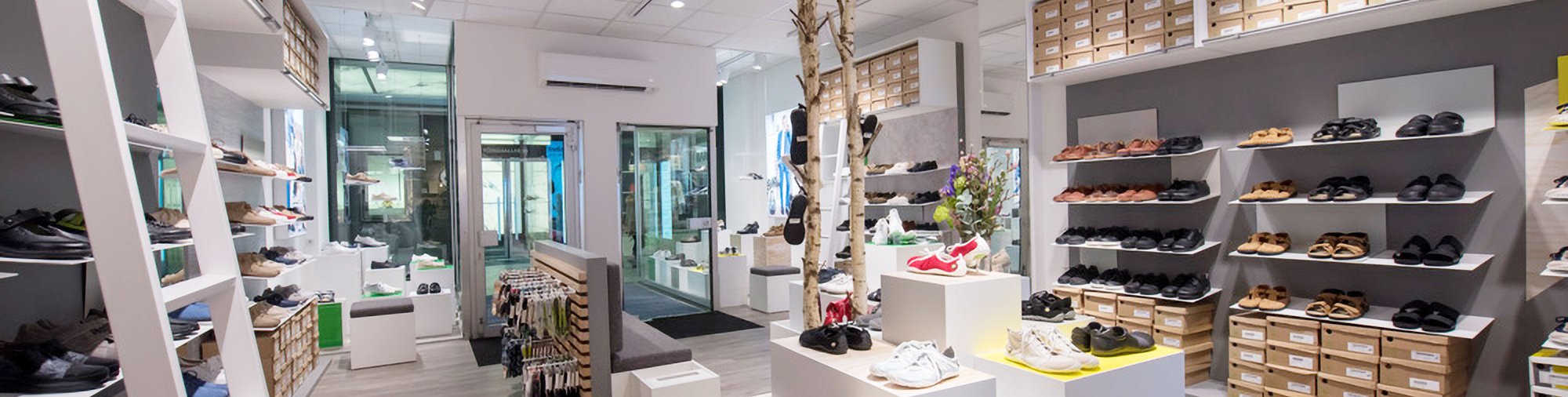 Modern shoe store with stylish interior design A modern shoe store interior with shelves full of various shoes, casual ambiance, and decorative elements
