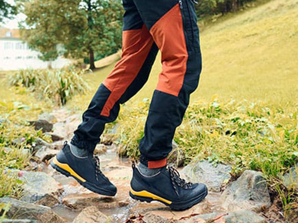 BÄR Schuhe Herrenschuhe Bergkomfort Wanderschuh in schwarz/orange aus terracare® Rindnubuk wasserabweisend - Anlass: Wanderschuhe (Emotionsbild) BÄR Schuhe Herrenschuhe Wanderschuhe Bergkomfort Wanderschuh schwarz/orange terracare® Rindnubuk wasserabweisend Emotionsbild