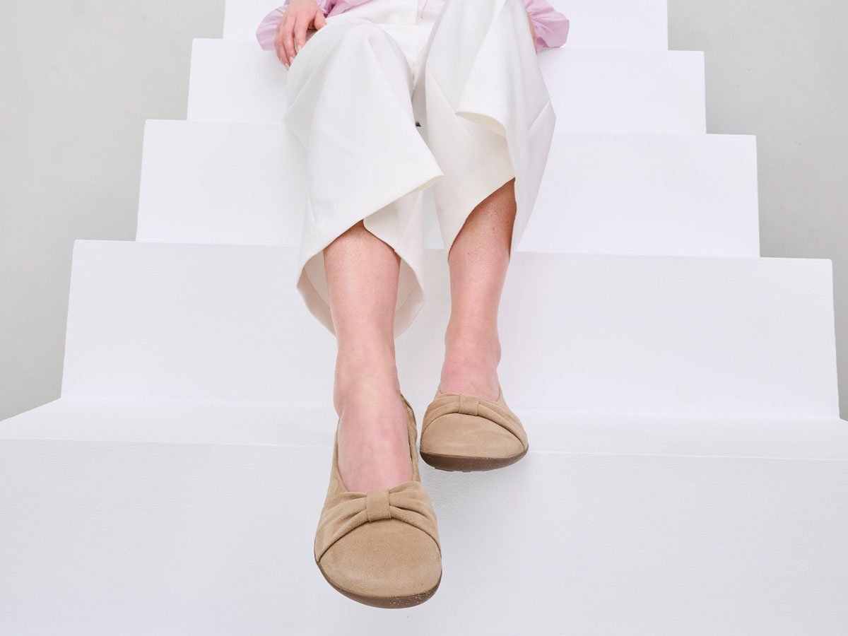 BÄR Schuhe Damenschuhe Elly in taupe aus Ziegenvelours - Anlass: Freizeitschuhe (Emotionsbild) BÄR Schuhe Damenschuhe Freizeitschuhe Elly taupe Ziegenvelours Emotionsbild