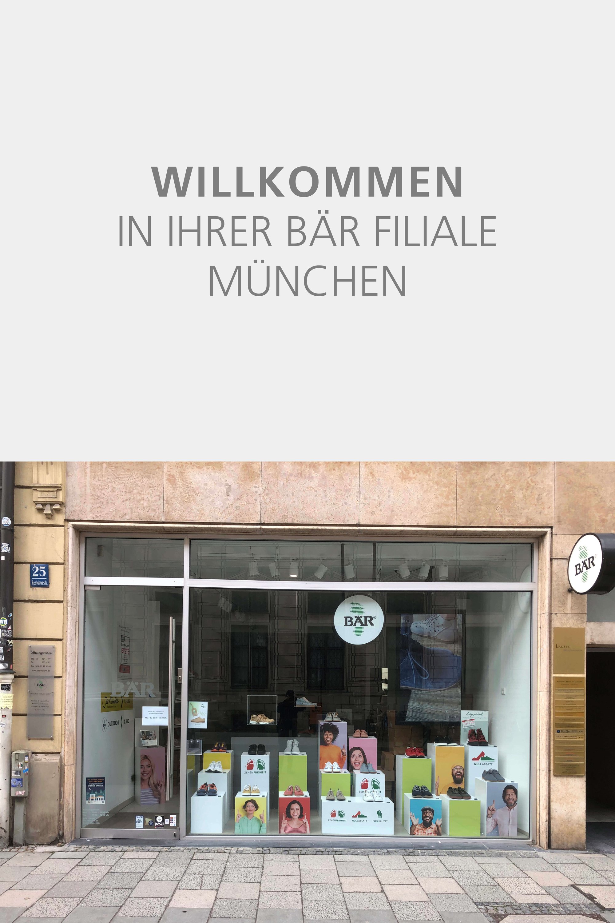 Schaufenster der BÄR Filiale in München Außenansicht der BÄR Filiale in München mit Schaufensterdekoration.