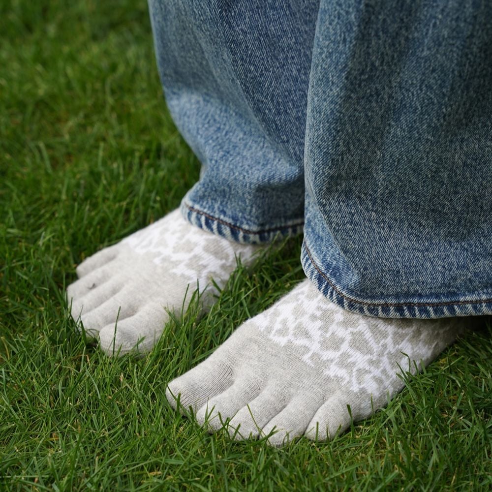 BÄR Schuhe Zehensocken Leopard in weiß/grau (Emotionsbild) BÄR Schuhe Zehensocken Leopard weiß/grau Emotionsbild