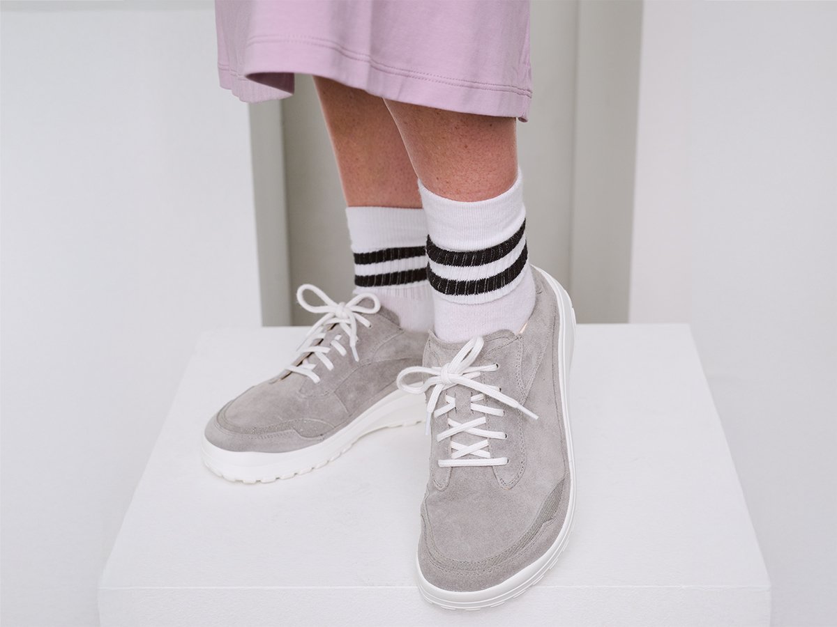 BÄR Schuhe Damenschuhe Quinn in grau aus Kalbveloursleder, Geprägtes Kalbveloursleder - Anlass: Alltag (Emotionsbild) BÄR Schuhe Damenschuhe Alltag Quinn grau Kalbveloursleder, Geprägtes Kalbveloursleder Emotionsbild