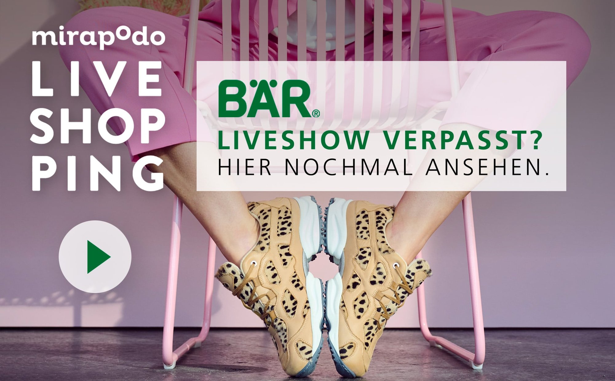 Person sitzt auf rosa Stuhl, trägt Sneaker mit Leopardenmuster, daneben Text: 'mirapodo Live Shopping - BÄR Liveshow verpasst? Hier nochmal ansehen.'