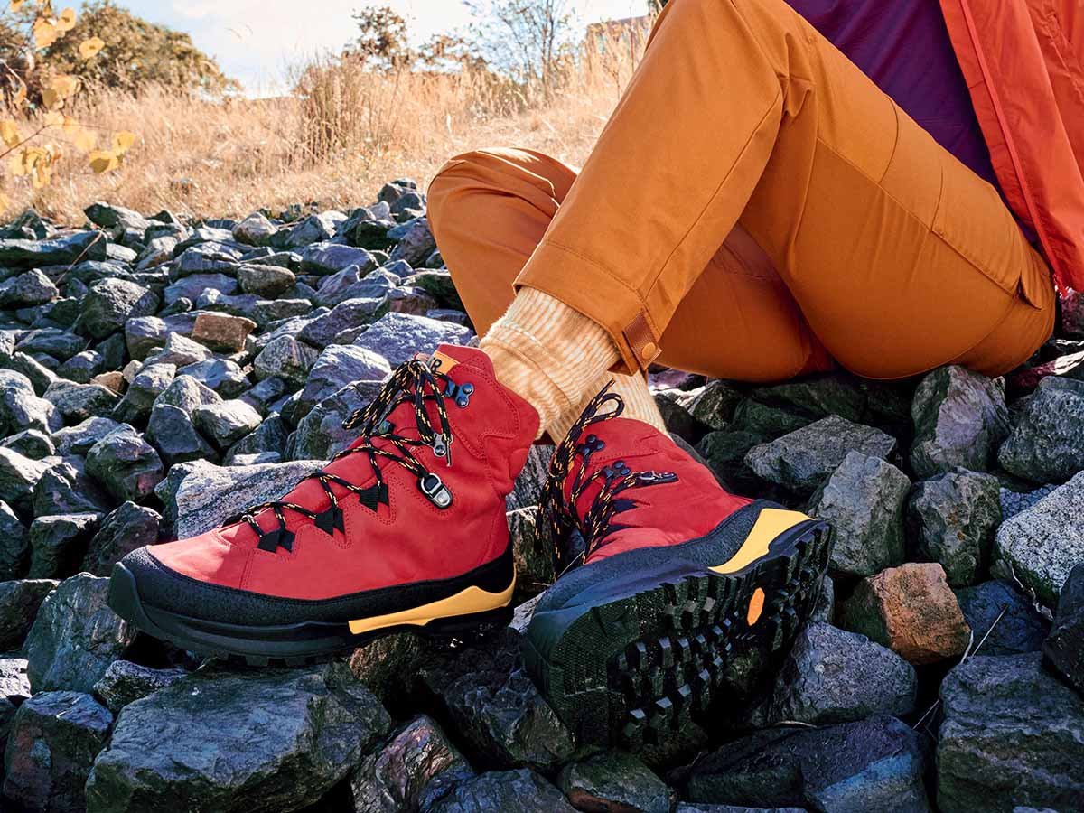 BÄR Schuhe Damenschuhe Bergkomfort Wanderstiefel 2.0 in rot aus terracare® Rindnubuk wasserabweisend - Anlass: Wanderstiefel (Emotionsbild) BÄR Schuhe Damenschuhe Wanderstiefel Bergkomfort Wanderstiefel 2.0 rot terracare® Rindnubuk wasserabweisend Emotionsbild