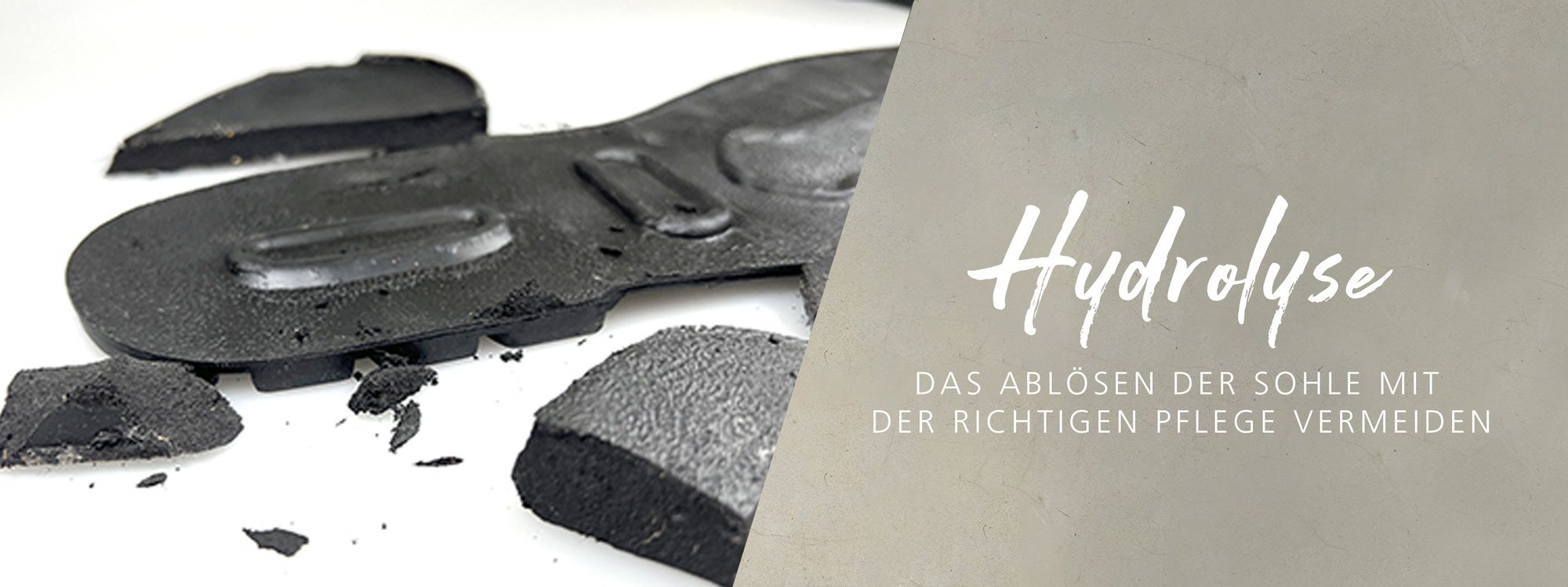 Vermeidung von Hydrolyse: Tipps zur Schuhpflege Nahaufnahme einer abgelösten Schuhsohle mit dem Hinweis, Hydrolyse durch richtige Pflege zu vermeiden.