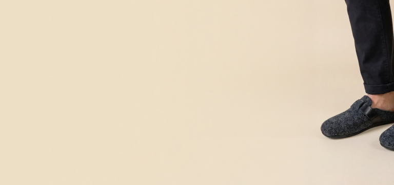Bequeme Hausschuhe für Herren