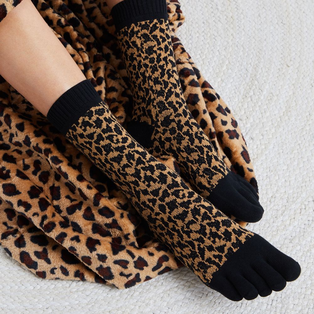 BÄR Schuhe Zehensocken Leopard braun/schwarz Emotionsbild