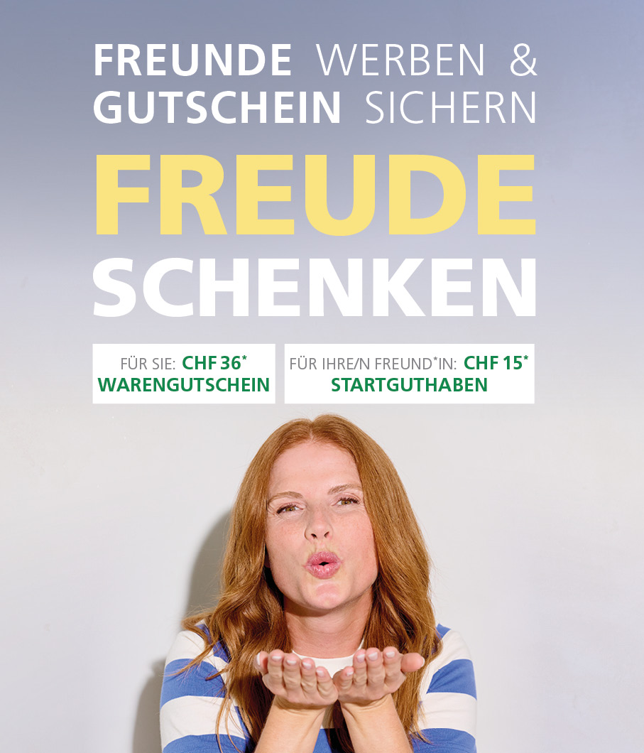 Freunde werben und Gutscheine sichern – Freude schenken Frau mit langen Haaren in blau-weißem Streifen-Shirt bläst einen Kuss. Text: Freunde werben & Gutschein sichern, CHF 36 Warengutschein, CHF 15 Startguthaben